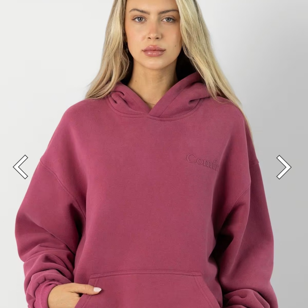 Minimalist Hoodie by Comfrt